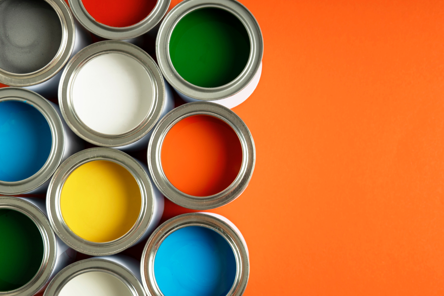 Flat cans with colorful paint